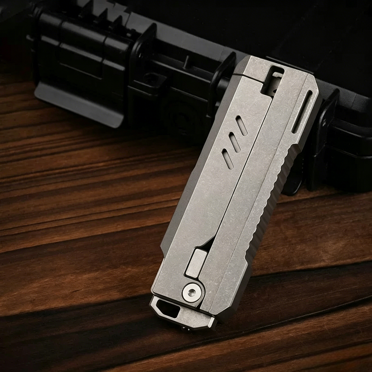 The JetFlick - Innovative Titanium Knife with Unique Opening