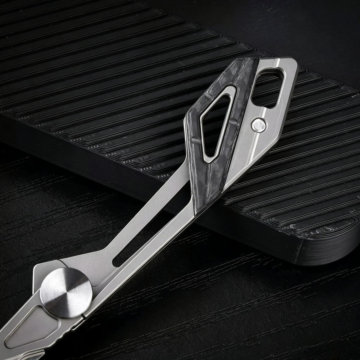 KeyKnife: Mini Titanium & Carbon Fiber EDC Scalpel