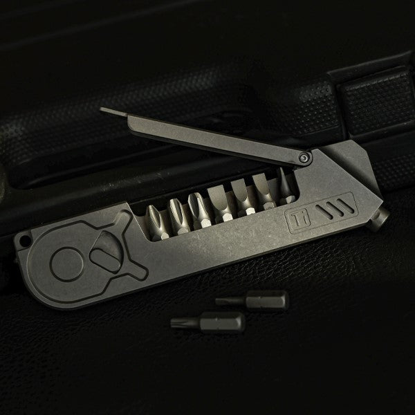 The UltraFix Driver: Titanium Magnetic Ratchet Screwdriver