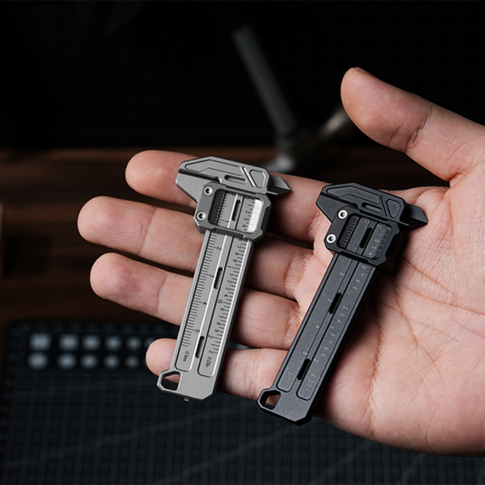 TiCal Pro 2.0 : Un pied à coulisse en titane à double échelle pour un usage quotidien (EDC)