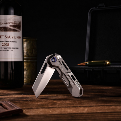 NanoMax 2.0 compact titanium box cutter
