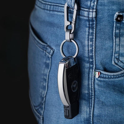 Titanium quick-release keychain