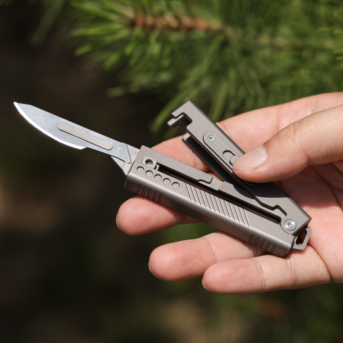 TiRoto – Titanium EDC Utility Knife with a Snap-Flick Action