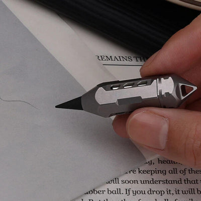 Dark Fire 2.0 – Titanium Multitool Keychain Lantern