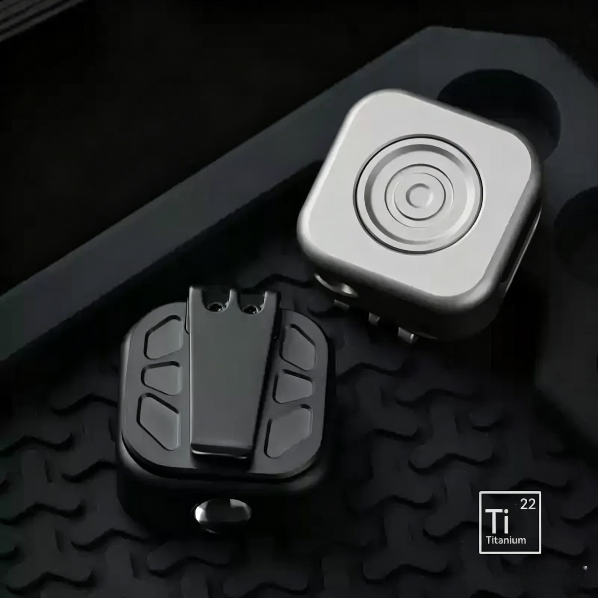 MagCoin - Titanium Magnetic Quick-Release Micro Flashlight